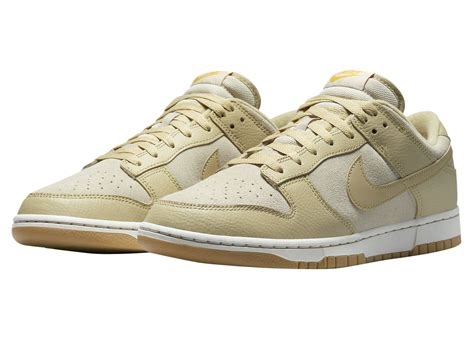 beige and black nike dunks|Nike dunks size 4.